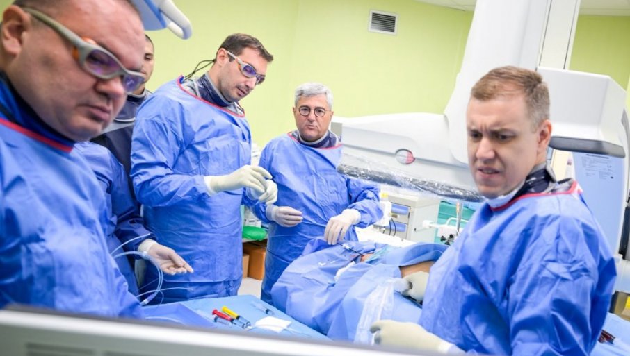 KROZ VENU NA VRATU "POPRAVILI" JETRU: U UKCS urađena zahtevna procedura na pacijentu sa portnom hipertenzijom