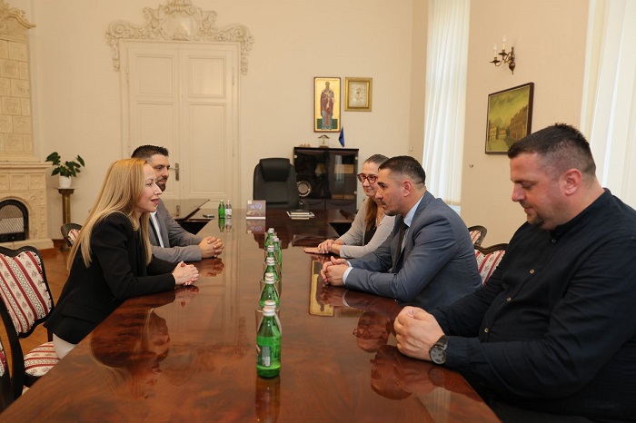Muzički spektakl za pamćenje: Nacionalni ansambl „Venac“ otvorio „Dane Kosova i Metohije u Vršcu“