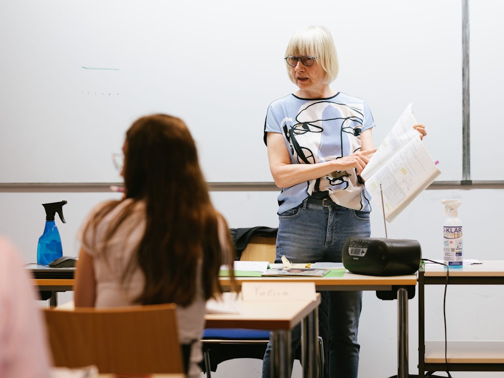 Migration: Volkshochschulen werfen der Regierung „Demontage“ der Integrationskurse vor