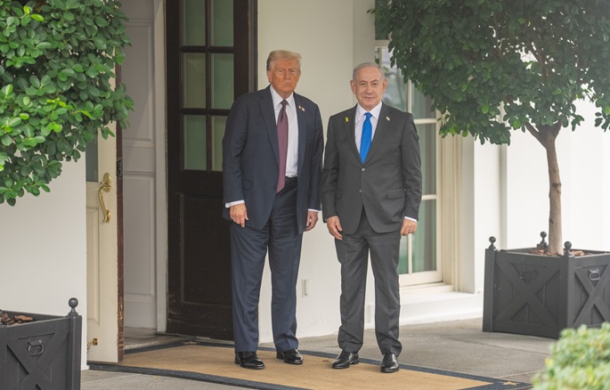 ´Perturbed´ with Netanyahu, Trump says he would like to meet Khamenei