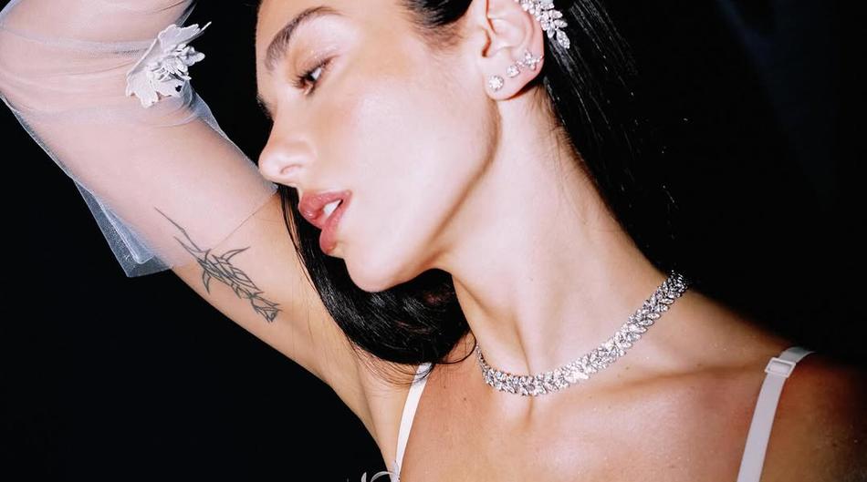 Vizažistica Dua Lipe otkrila je neočekivan trik zbog kojeg olovka za usne traje satima. Čak i ljeti