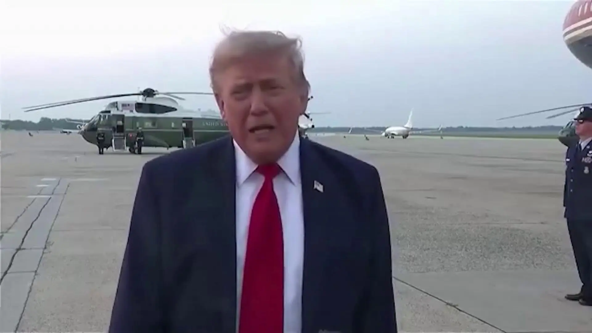  Trump impone aranceles del 50 % a las importaciones de Canadá tras culpar al país del humo de los incendios 