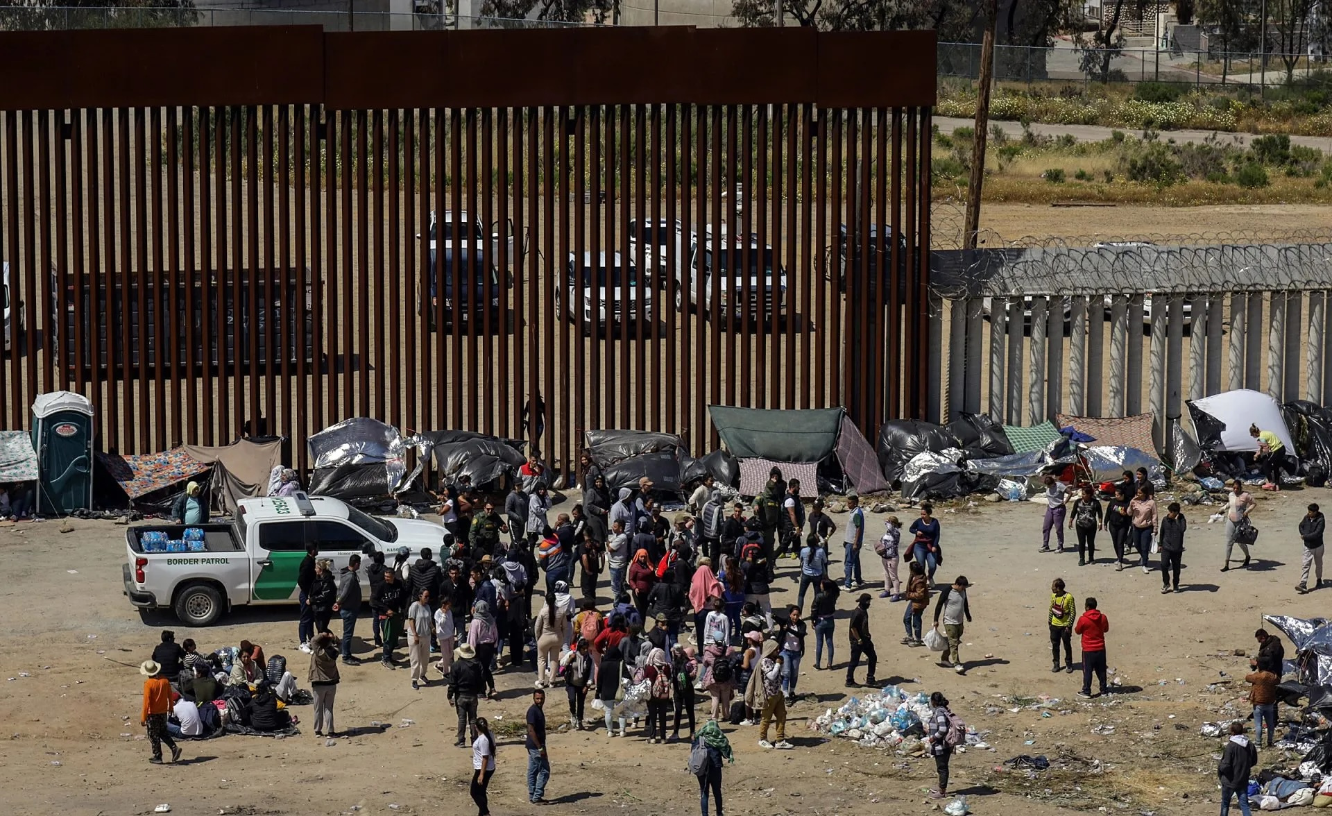 La sentencia allana el camino para que Trump reactive una polémica política destinada a reducir el número de migrantes que las autoridades de la frontera sur deben procesar.