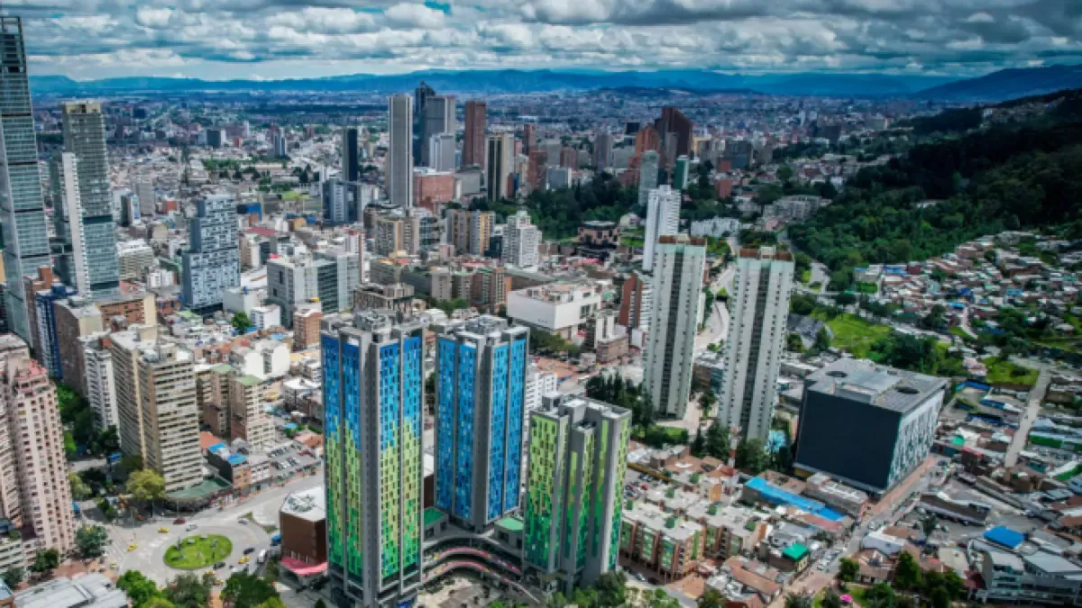 Interés oculto: El edificio de dos poderosos del Gobierno