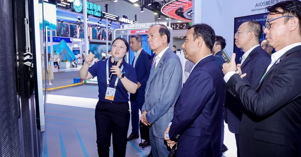 Minister Chea Vandeth Visits AI Exhibition, Meets Global Tech Firms at WAIC 2026