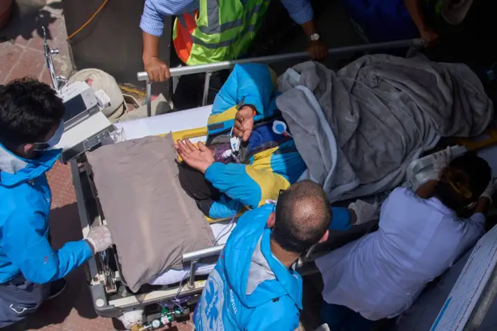 Sherpa guide lost on Mount Everest found alive crawling back to base camp