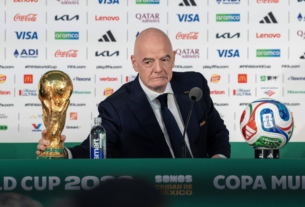 PREDSEDNIK FIFA POKUŠAVA DA OPRAVDA PRAVILO O KOJEM BRUJI PLANETA! Nikome se ne sviđa šta su uveli, Infantino tvrdi: Ovo je glavni razlog