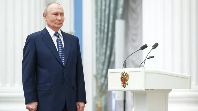 Путин начал работу на ПМЭФ встречей с руководителями мировых информагентств