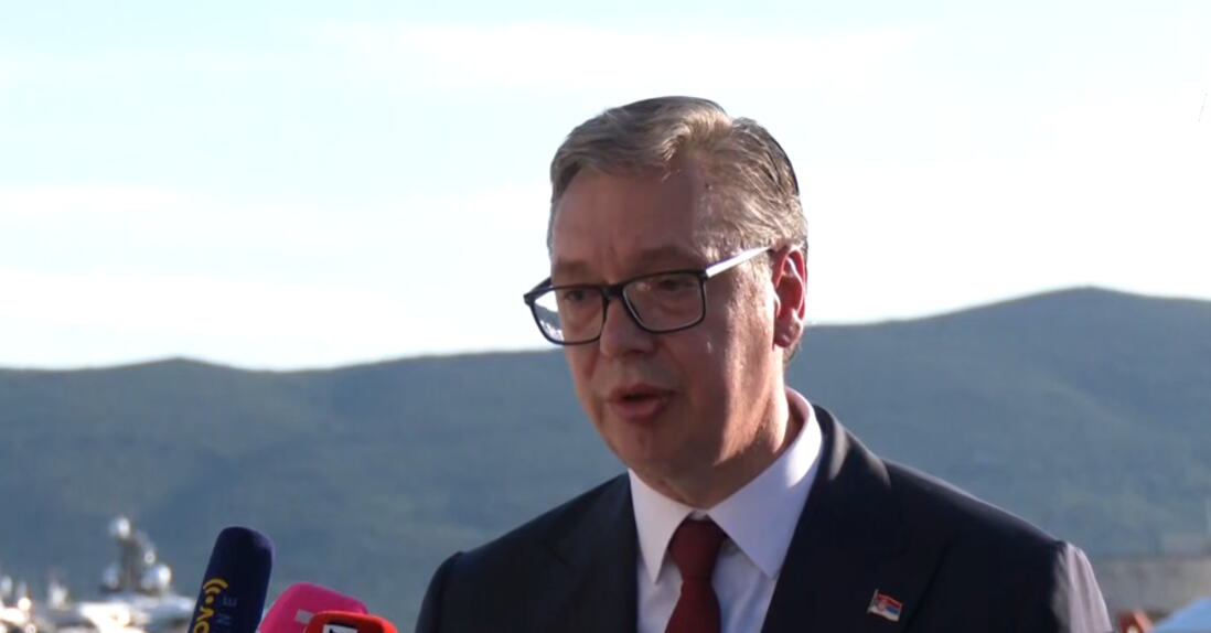 "NEĆU DA PRIHVATIM ISTORIJSKE FALSIFIKATE" Vučić iz Tivta: Mi nismo otimali teritoriju Crne Gore, važno je da imamo češću komunikaciju i razgovore