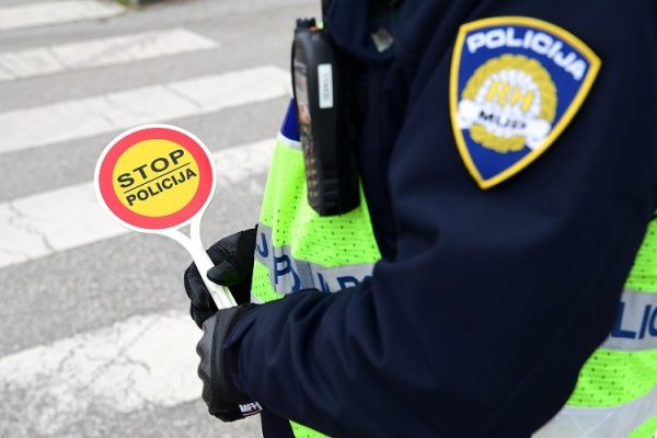 Vozio pijan, bez pojasa i bez dokumenata: Policija mu ispostavila paprenu kaznu