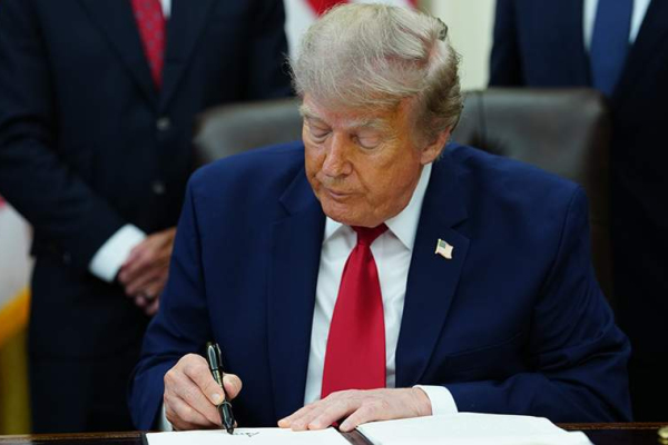 Трамп обложил Канаду дополнительными пошлинами