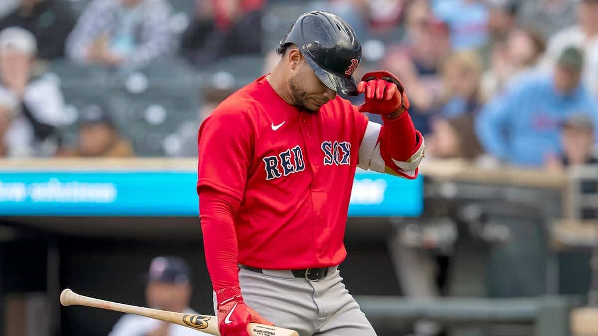 Red Sox third base coach does something never seen before in baseball, leaving fans confused
