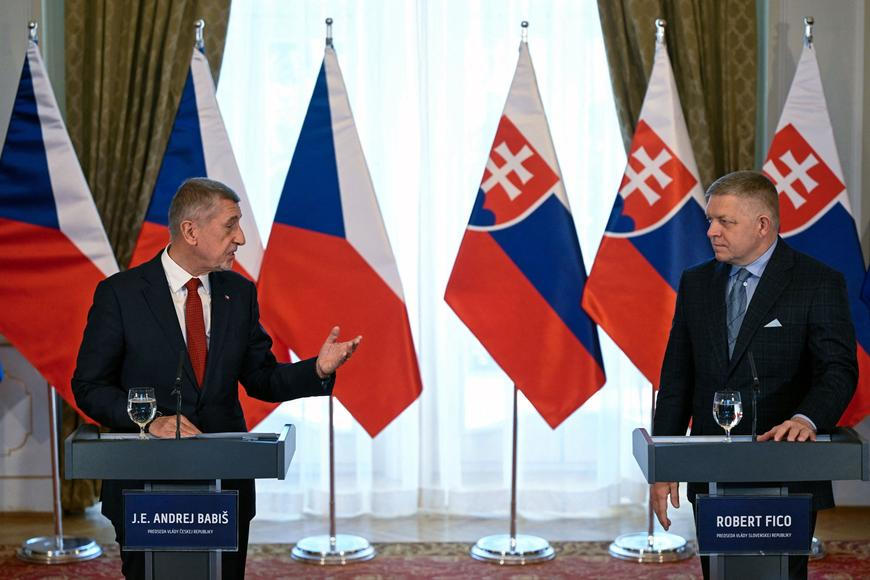 Babiš žádá po Ficovi vyčištění pozemků bratislavské chemičky, kterou před lety koupil
