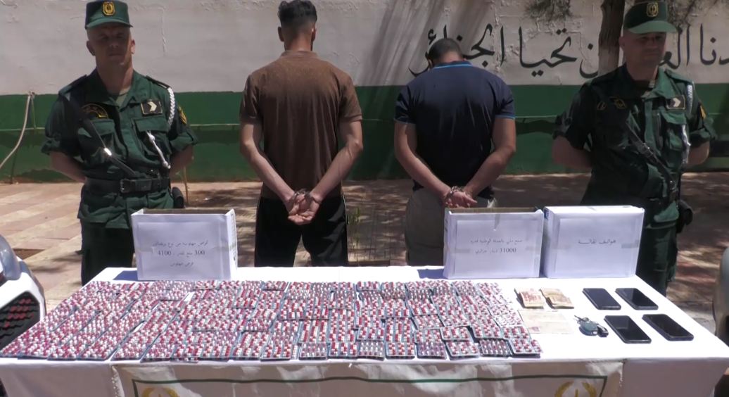 النعامة.. توقيف شخصين وحجز 4100 كبسولة بريغابالين