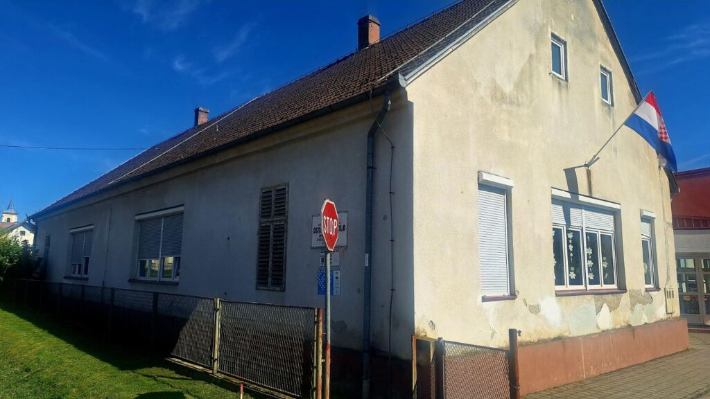 Župan Marko Marušić potpisao Ugovor za obnovu Područne škole u Velikim Bastajima