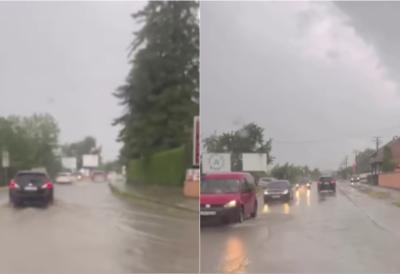(VIDEO) Ulice potopljene u Loznici, vozila se jedva kreću: RHMZ izdao hitno upozorenje - dramatični prizori nakon nevremena u Srbiji