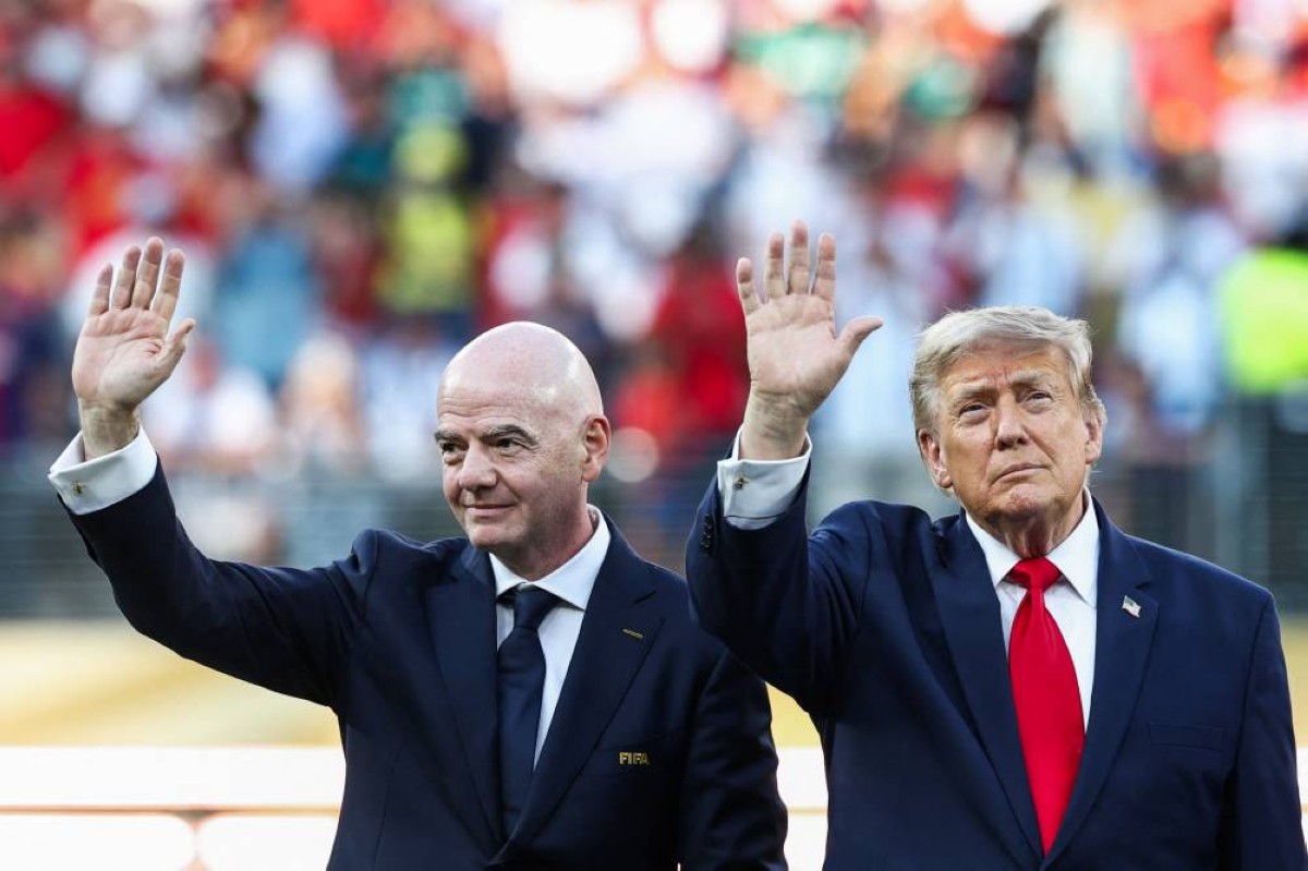 Trump lingers on stage to lap up WCup spotlight