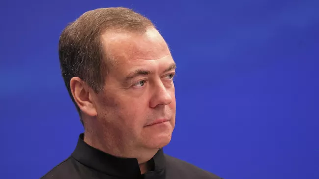 России придется отвечать на финансирование украинского ОПК, заявил Медведев