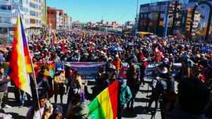 Juntas vecinales realizan masivo cabildo en Bolivia para exigir renuncia de Rodrigo Paz