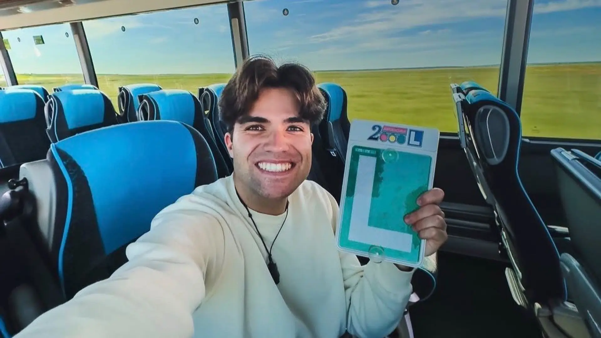  Siete intentos y hasta 6.000 euros: la odisea de un 'influencer' para sacarse el carné de conducir 