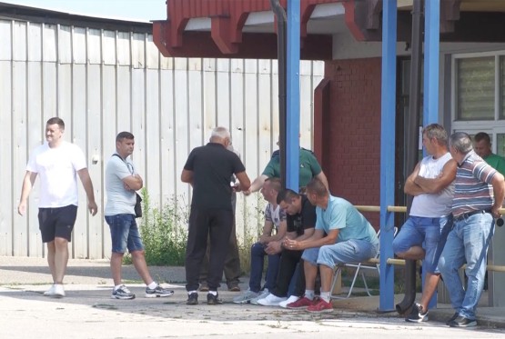 Bivši radnici Koksare proveli noć pred kapijom (VIDEO)