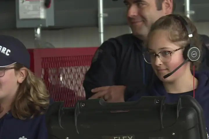 2 girls take over Alberta RCMP command as part of Kids with Cancer experience