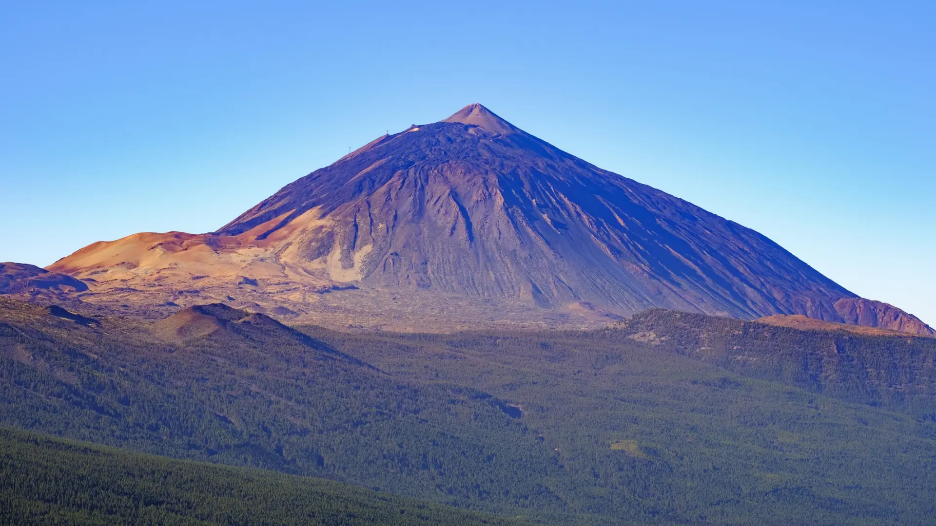  Tenerife prohíbe fumar en todo el Parque Nacional del Teide por riesgo de incendios 