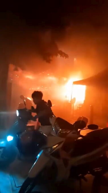 HOROR U POPULARNOM LETOVALIŠTU, NAJMANJE 27 MRTVIH Plamen progutao lokal za nekoliko minuta! Ljudi panično bežali, neki ostali zarobljeni (VIDEO)