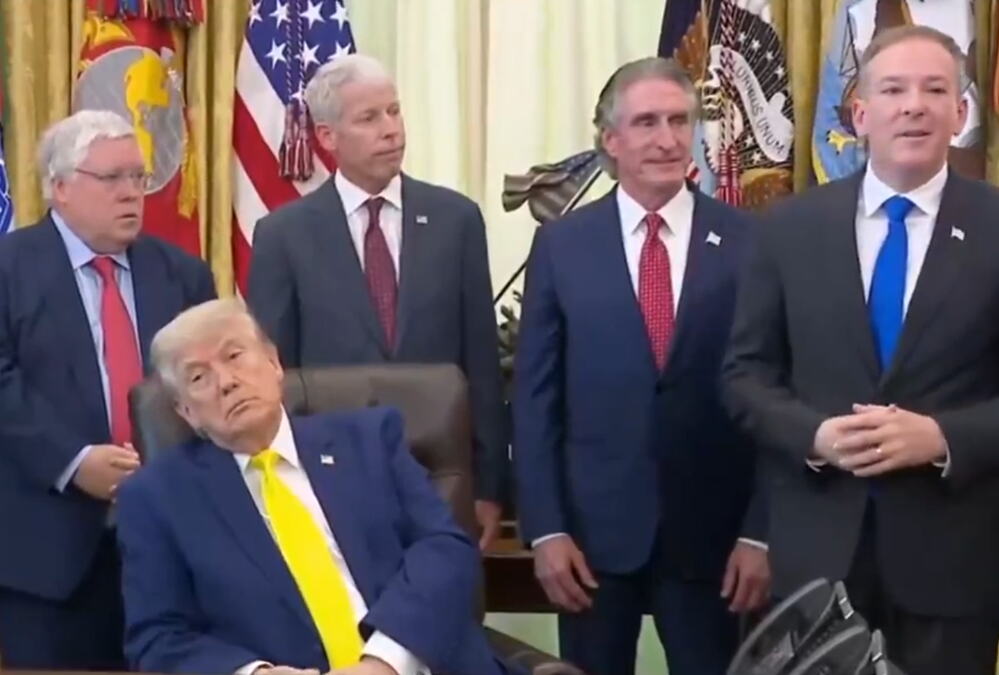 "POREMEĆENI, GLUPI IDIOTI" Viralni snimak Donalda Trampa izazvao bes u Beloj kući (VIDEO)