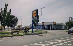 Secretar de Primărie prins la Lidl: a furat produse din magazin