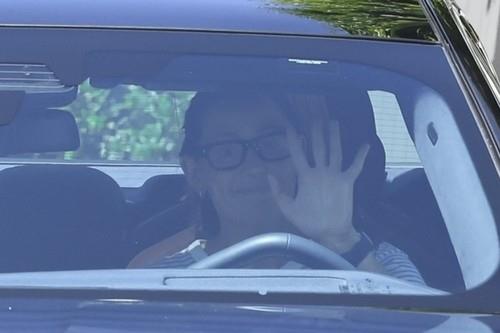Više od 20 godina isti ljudi stoje ispred njenih vrata: Slavna glumica podelila najapsurdnija iskustva s paparacima