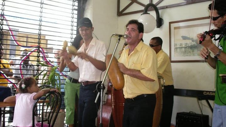 La Dichosa, uno de los locales donde competían pequeños grupos musicales de enorme calidad.