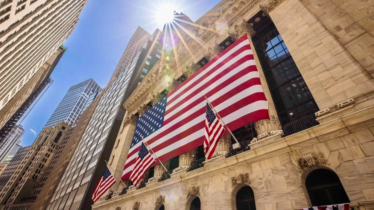 Mercados globales: cayeron las bolsas asiáticas, pero Wall Street abrió al alza tras buen dato de empleo en EEUU