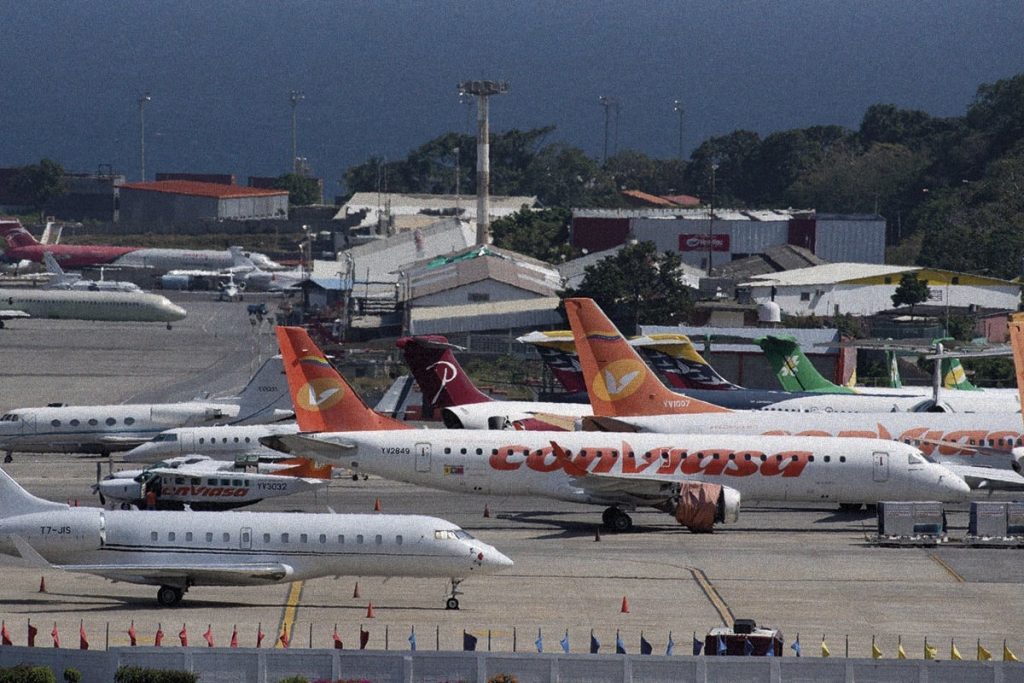 Venezuela notifica a aerolíneas que la compra de su combustible debe pagarse a EE.UU.