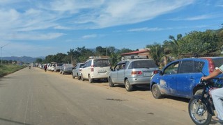 Falta de combustible afecta al sector laboral que vive del día a día en el norte de La Paz y Beni