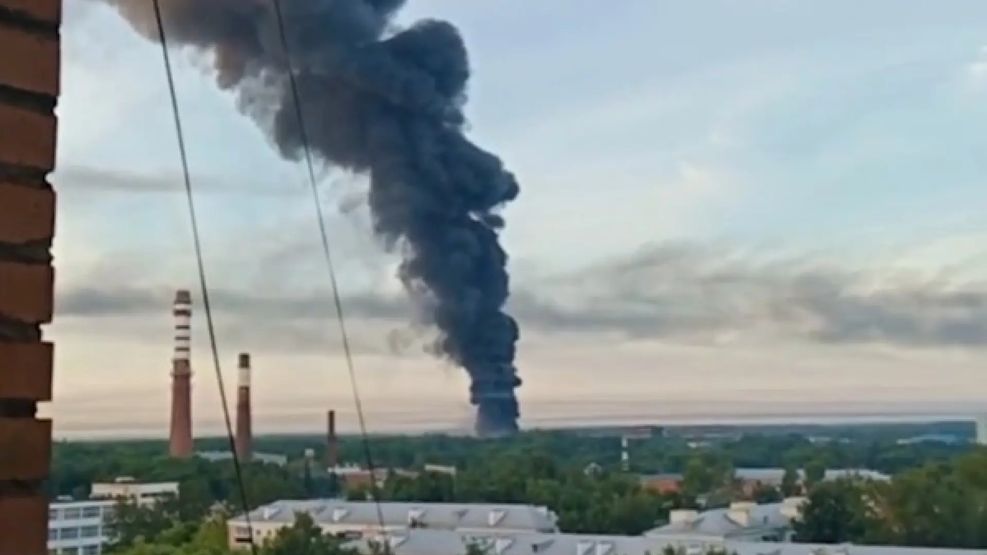  Los drones ucranianos vuelven a incendiar la región de Moscú, mientras Putin pone el objetivo en los puertos del mar Negro 