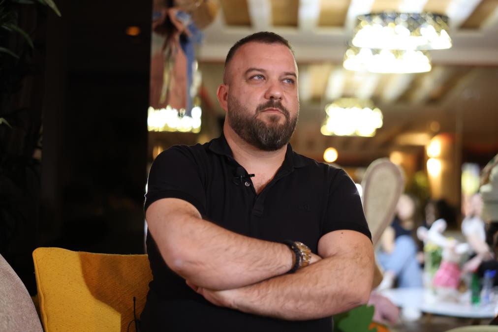 "ZA JEDNO KOLO SMO DOBILI BAKŠIŠ 30.000 EVRA" Naš poznati harmonikaš šokira: Zvali su me da u Dubai da nastupam na jahti
