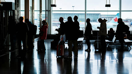 Canada bars foreign travelers over Ebola outbreak
