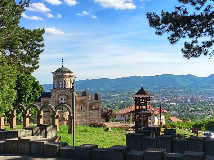 Mestimično sa kišom, posle podne suvo sa sunčanim intervalima