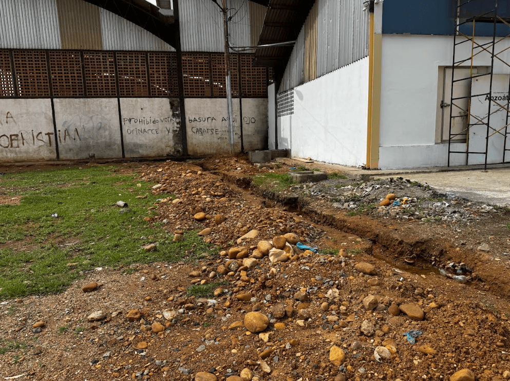 Adjudicatarios del mercado de Tronconal III se oponen a construcción de muro externo