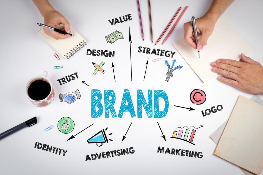 Brand Ambassador vs Influencer: Who do you need for your next collabo?