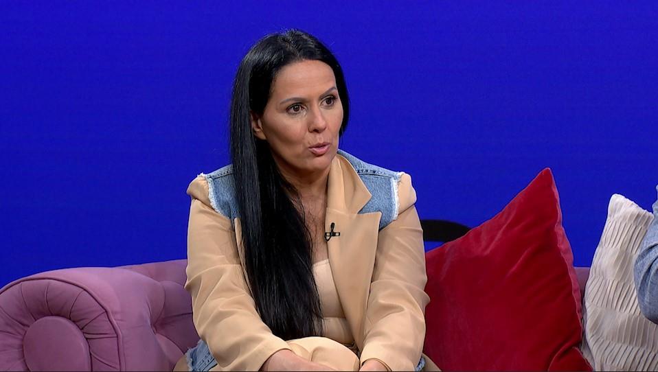 "IMALA SAM 13 OPERACIJA, MAMA ME NIJE ZVALA..." Bolna ispovest Sinanove ćerke Đulkice o porodici: Srela sam dečka koji mi je zapalio kuću, jaukala sam...