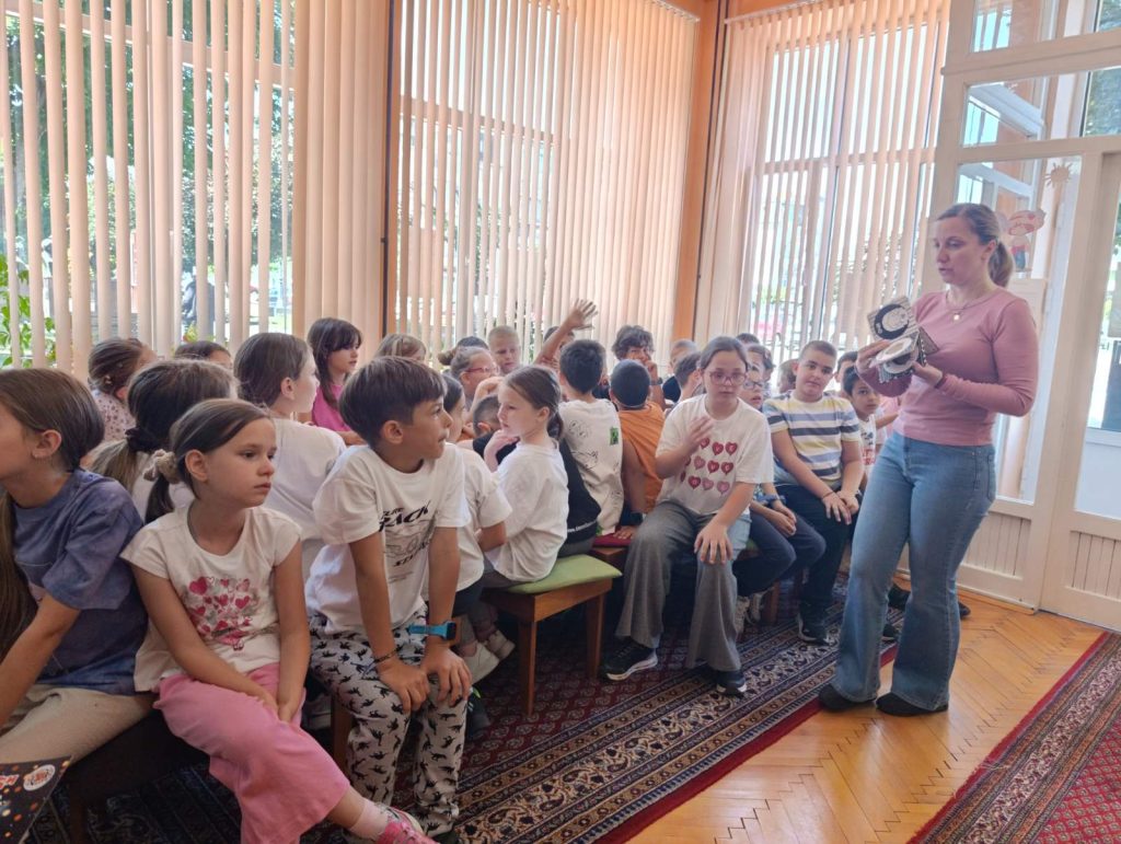 UČENICI OŠ „ŽARKO ZRENjANIN“ U POSETI APATINSKOJ BIBLIOTECI