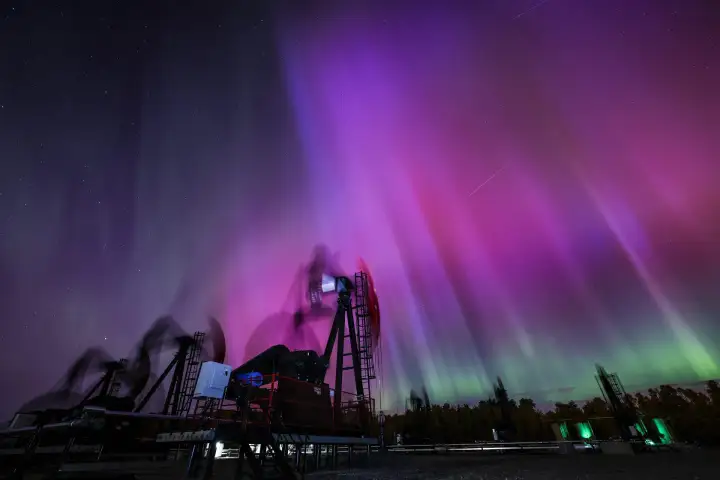 A ‘strong’ geomagnetic storm means auroras about to light up Canada’s skies