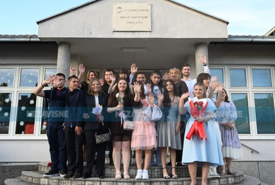 Maturanti Centra "Zaštiti me" u Banjaluci zablistali na maturi (FOTO/VIDEO)
