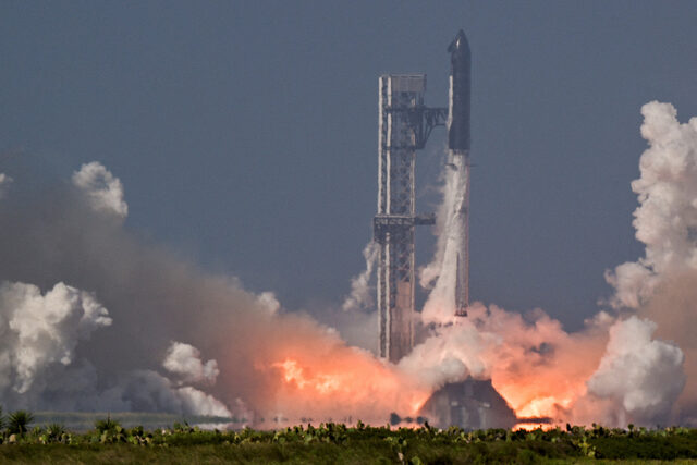 SpaceX планира фиксирана цена от 135 долара за акция за IPO-то си