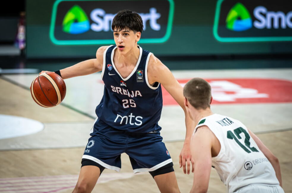 OVAKAV TALENAT DUGO NIJE VIĐEN NA EVROPSKIM PROSTORIMA! Pogledajte šta radi srpsko čudo od deteta! Juri ka NBA zvezdama, a ovo su njegovi NAJBOLJI POTEZI!