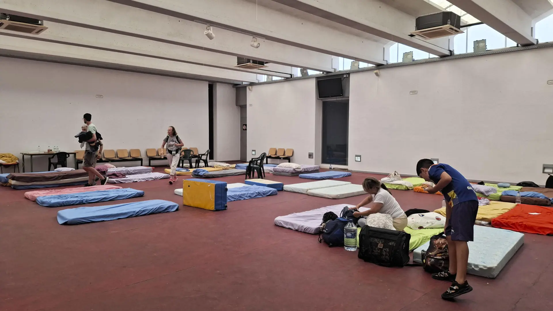 Más de 10.000 afectados, entre confinados y desalojados, por el incendio de Ávila 