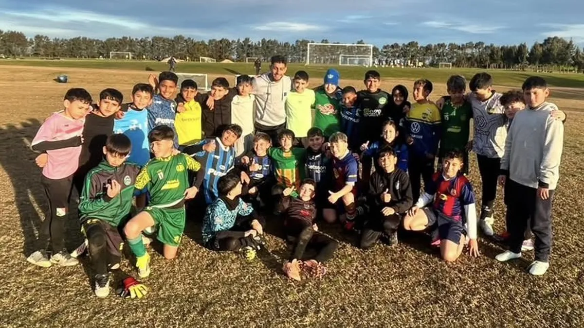 El gran gesto de Sebastián Cáceres: el zaguero de la selección uruguaya realizó una visita especial en sus vacaciones tras el Mundial 2026