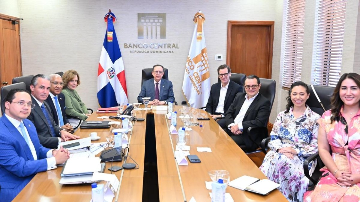 
                Gobernador BC recibe visita director Citibank para AL
            